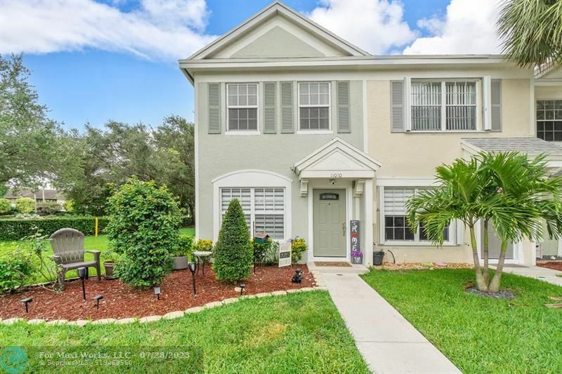 Property Photo:  11010 Sand Dollar Ct  FL 33321 