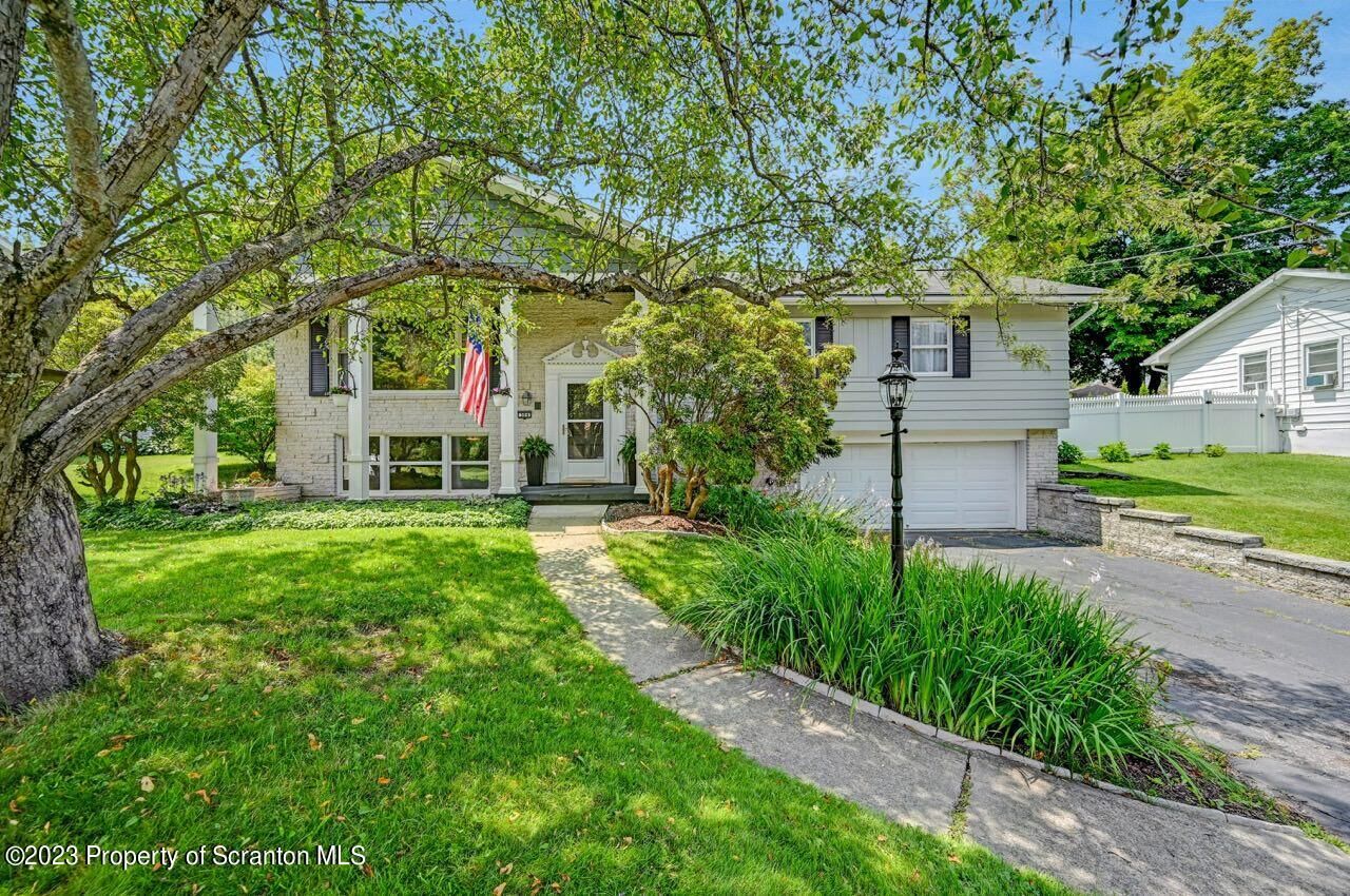 Property Photo:  304 Barbara Drive  PA 18444 