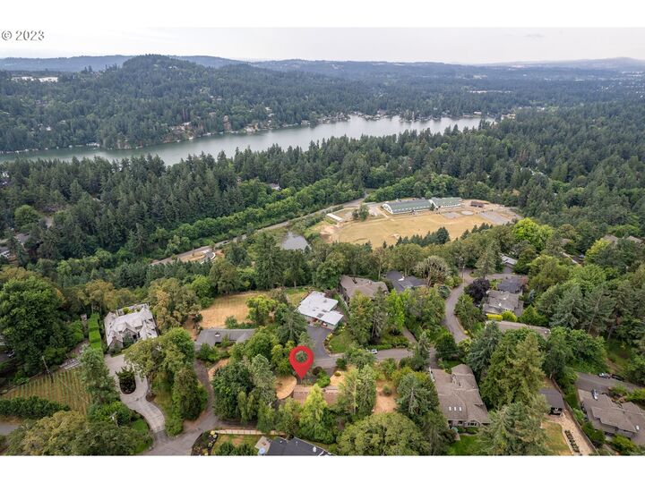 2411 Glen Eagles Rd  Lake Oswego OR 97034 photo
