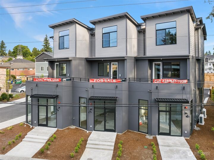 Property Photo:  129 1st Place SW 3  WA 98166 