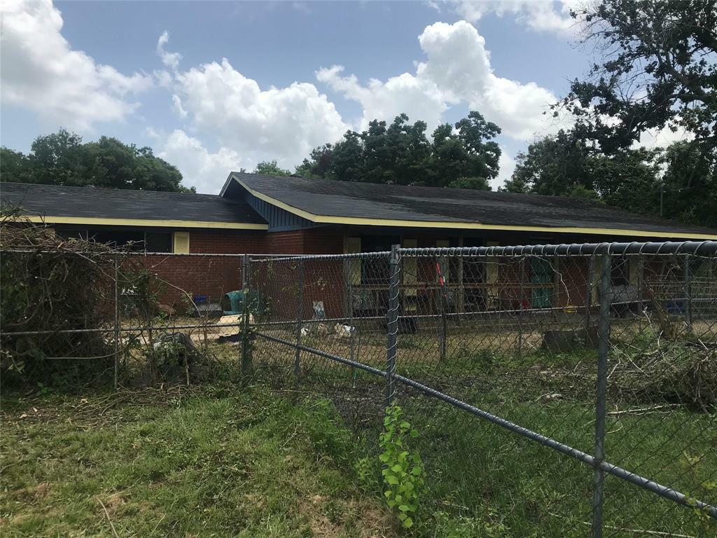 Property Photo:  117 W Archer Road  TX 77521 