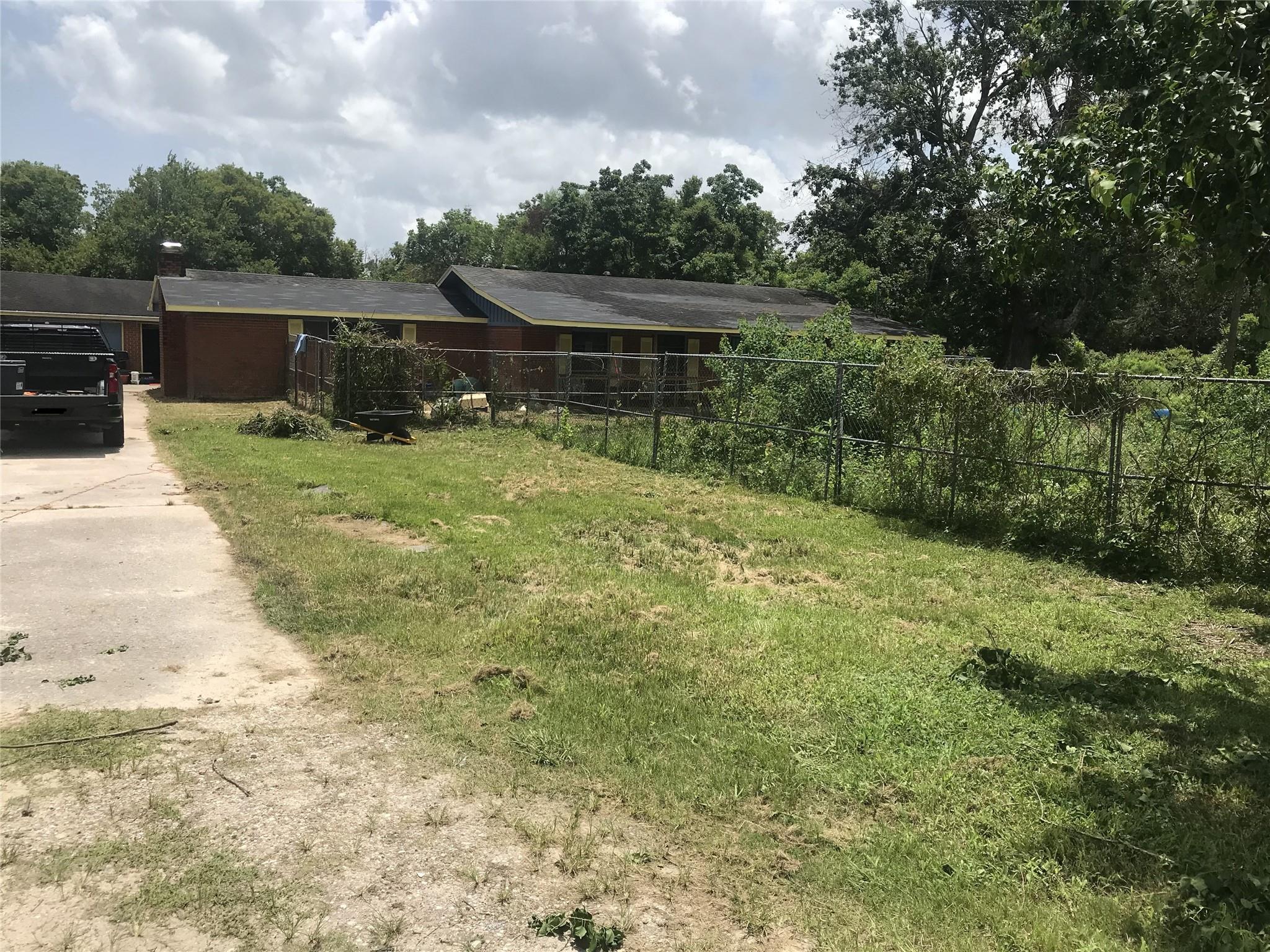 Property Photo:  117 W Archer Road  TX 77521 
