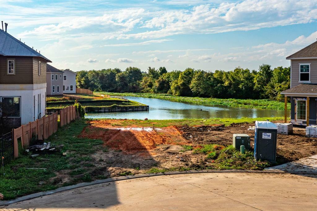 Property Photo:  9930 Crescent Cove Drive  TX 77356 