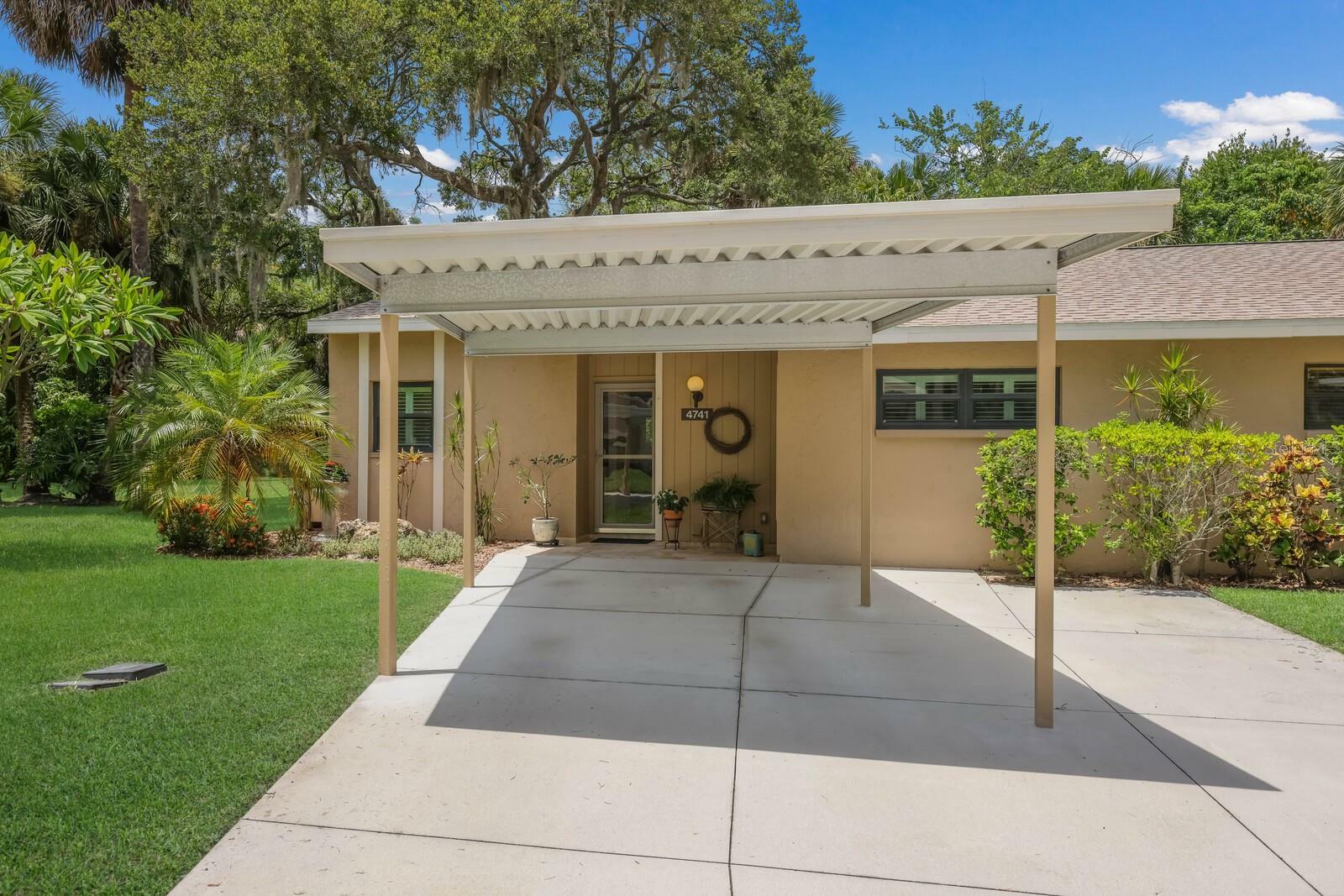 Property Photo:  4741 Village Gardens Drive 81  FL 34234 