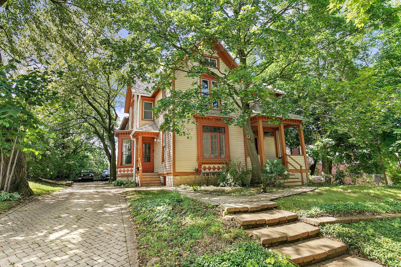 Property Photo:  415 Fulton Street  IL 60120 