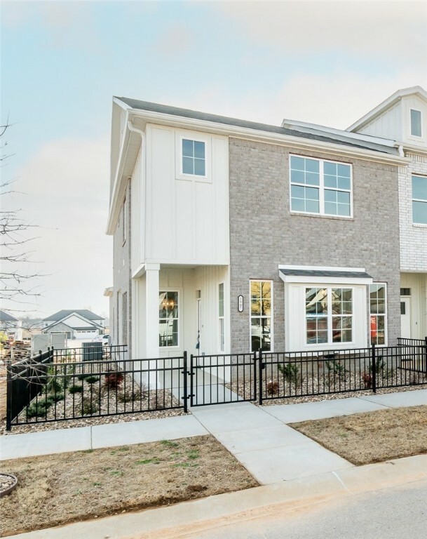 Property Photo: 2907 SW Arlington Boulevard AR 72713