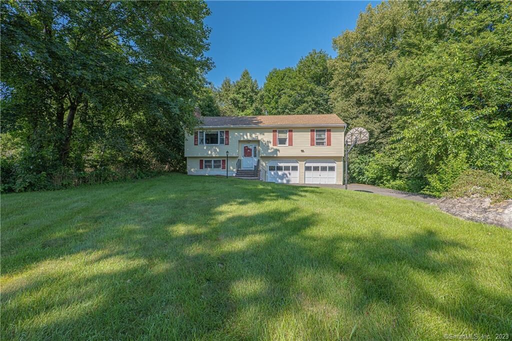Property Photo:  4 Hillside Circle  CT 06804 