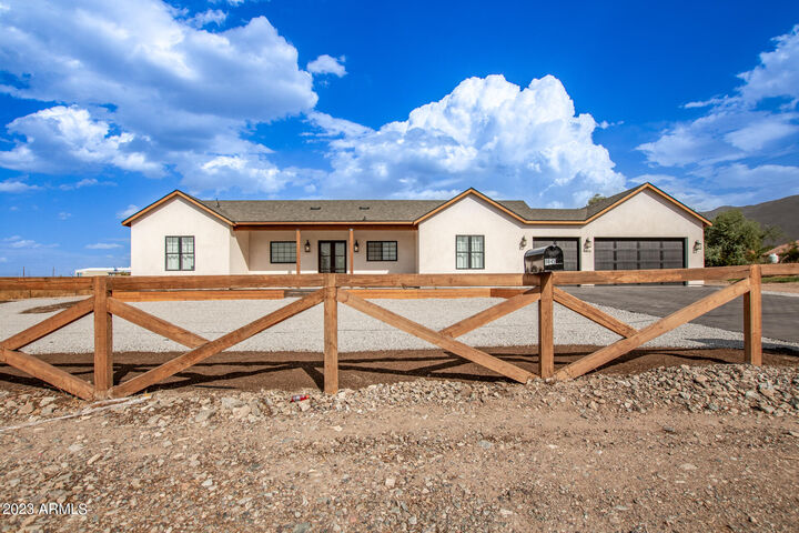 Property Photo: 9845 S 31st Avenue AZ 85339