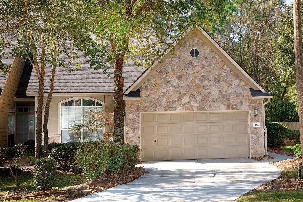 Property Photo: 182 N Valley Oaks Circle TX 77382