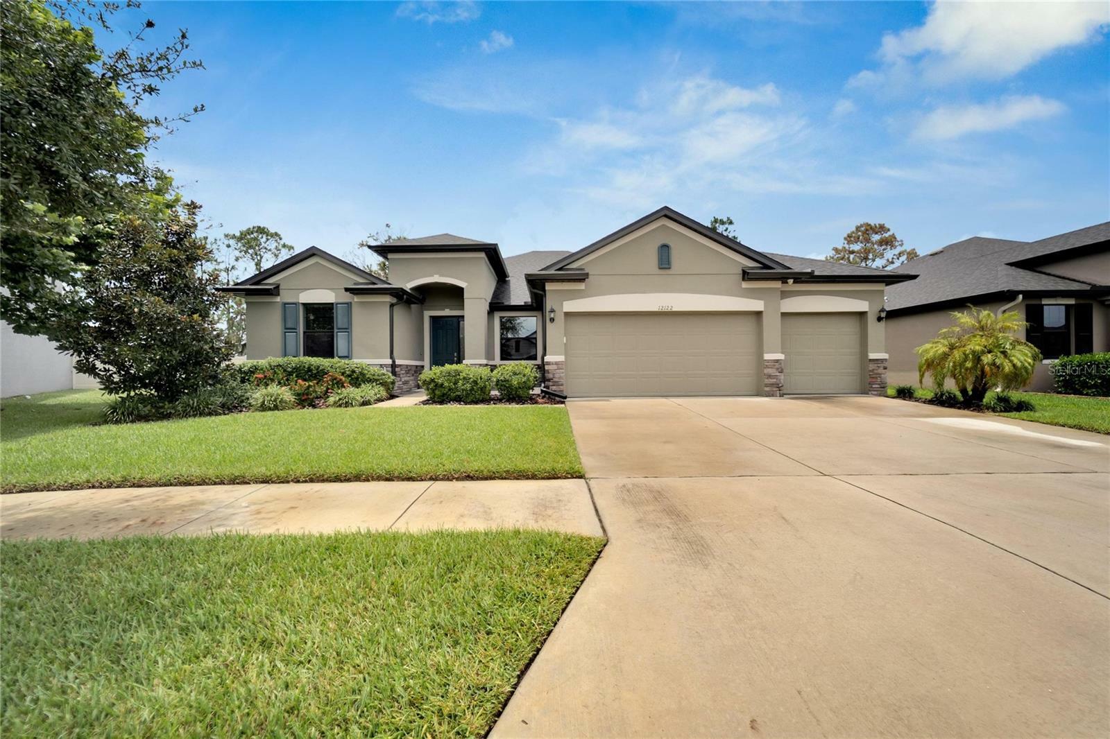 Property Photo:  12122 Creek Preserve Drive  FL 33579 