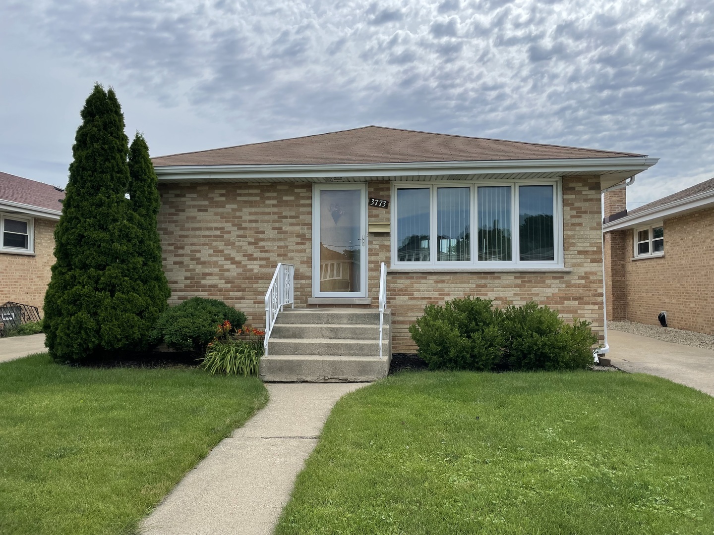 Property Photo: 3773 Hawthorne Street IL 60176