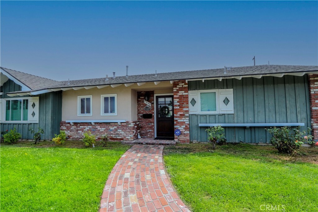 Property Photo:  1352 W Roberta Avenue  CA 92833 