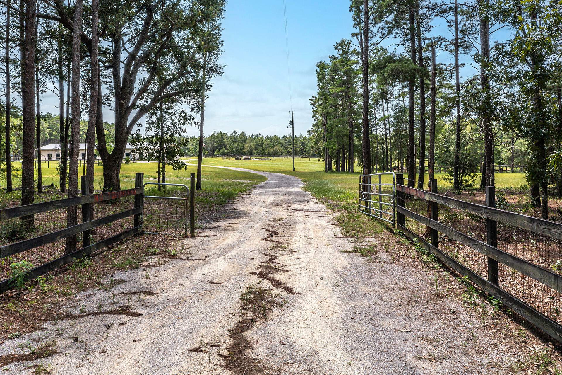 Property Photo: 2748 Rock Hill Road FL 32435