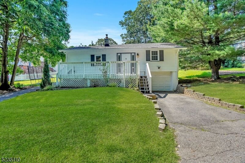 Property Photo:  7 Primrose Ln  NJ 07405 