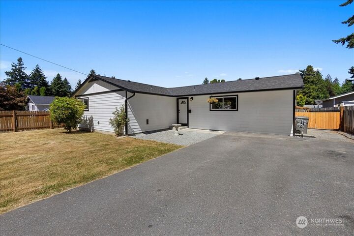 Property Photo:  1601 E Hazel Avenue  WA 98233 