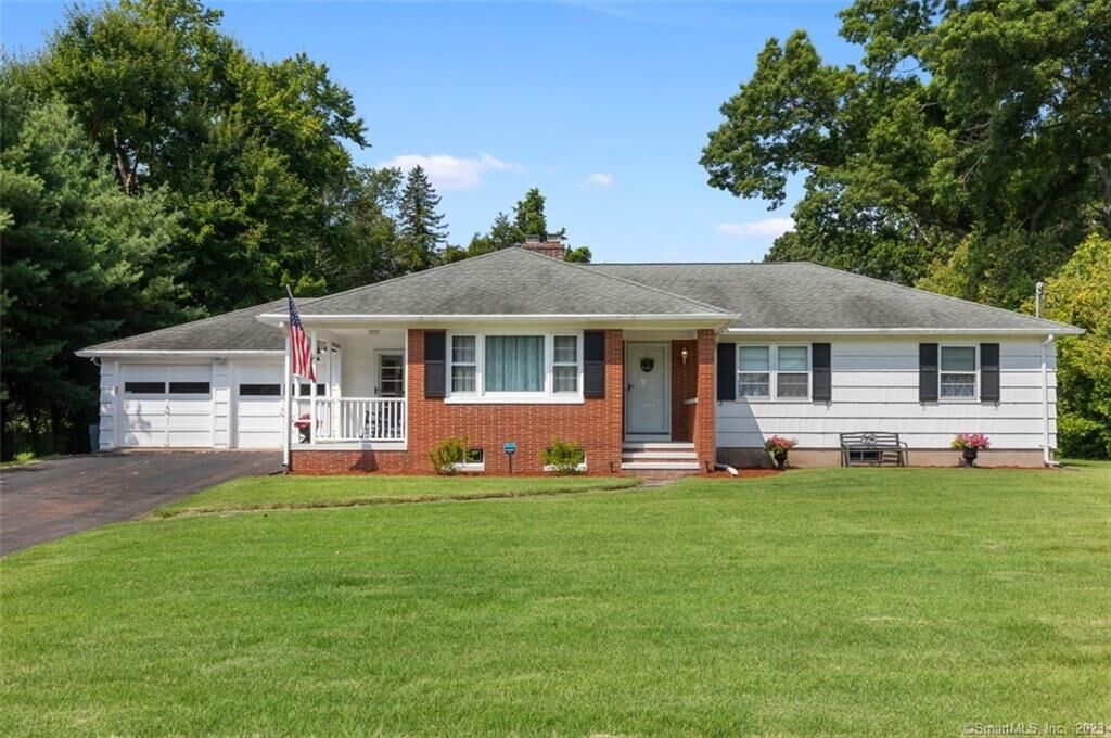 Property Photo:  88 Maple Avenue  CT 06473 