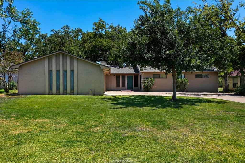 Property Photo: 2405 East Briargate Drive TX 77802-2162