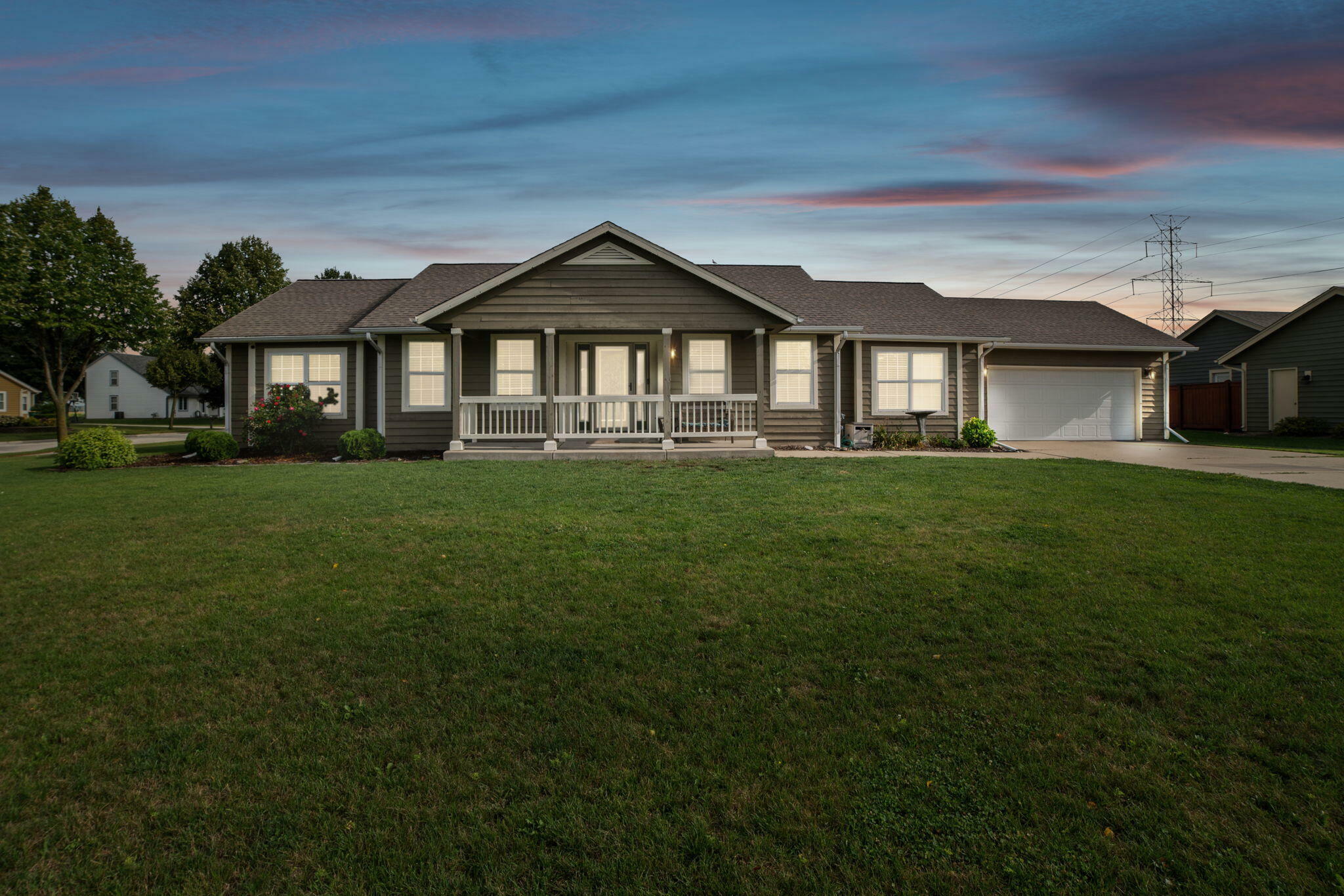 Property Photo: 664 W Bucktrout St WI 53080