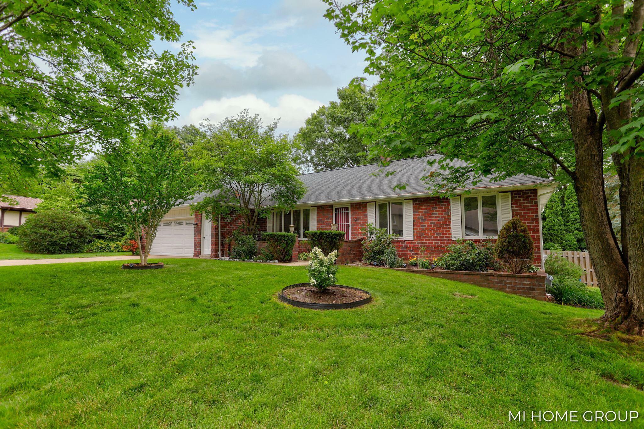 Property Photo: 1854 SW Pinnacle Drive MI 49519