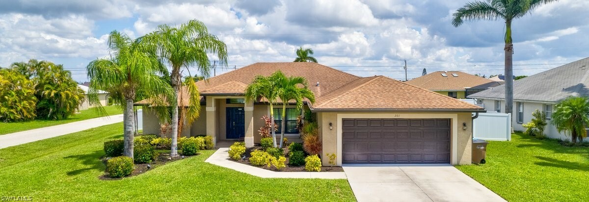 Property Photo:  301 SE 29th Street  FL 33904 