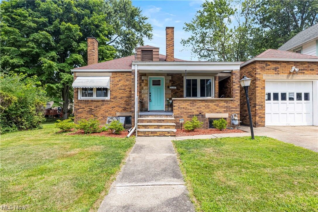 Property Photo:  794 S Union  OH 44460 