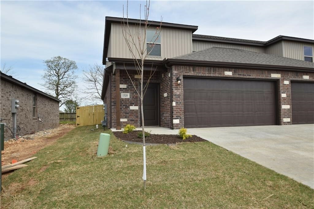 Property Photo:  1520 Sandpiper Street  AR 72719 