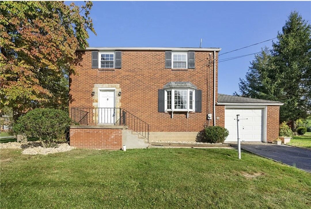 Property Photo:  6 Alma Dr  PA 15238