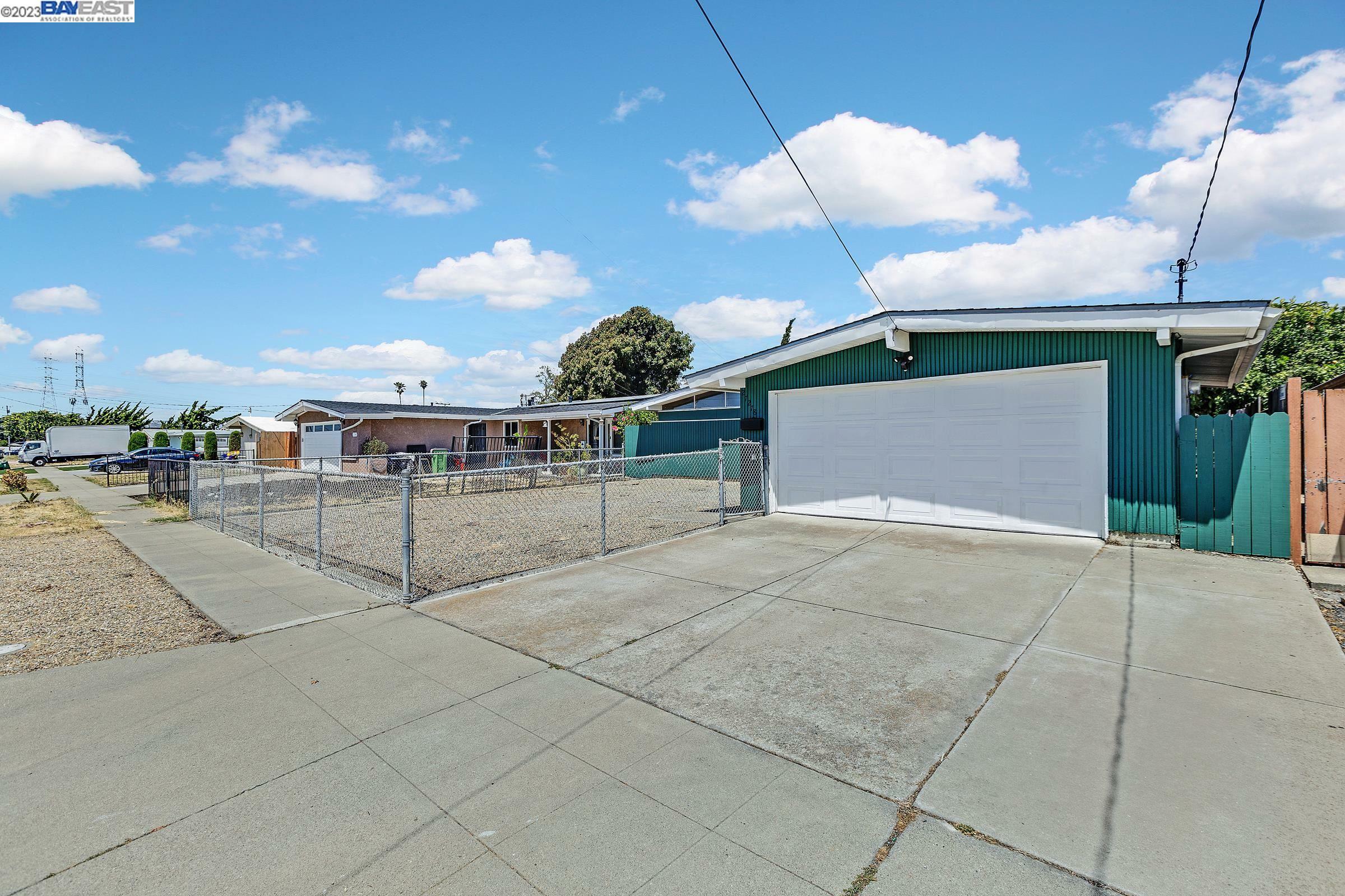 Property Photo:  27278 Capri Ave  CA 94545 