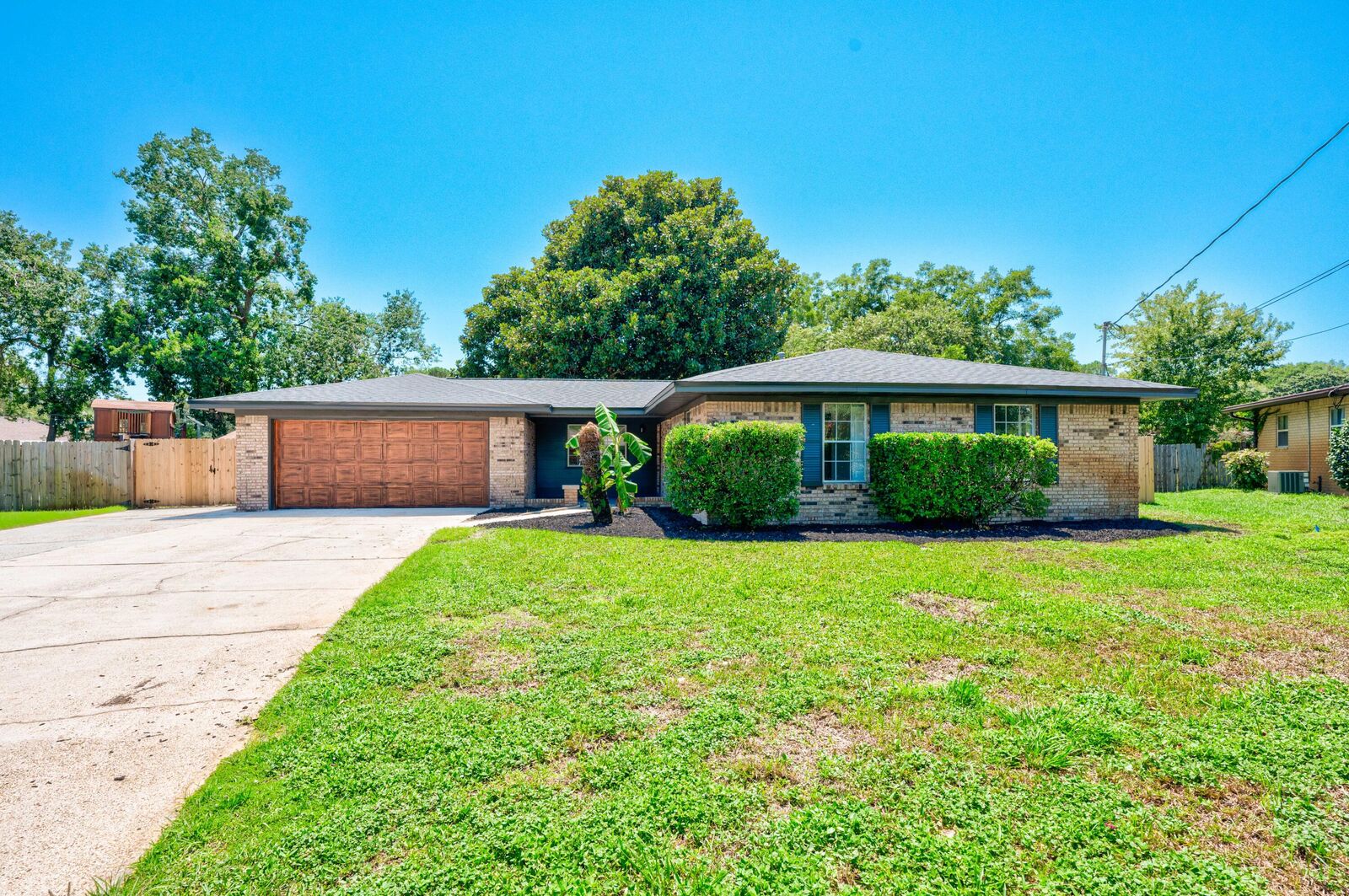 Property Photo: 162 Brewer Circle FL 32569