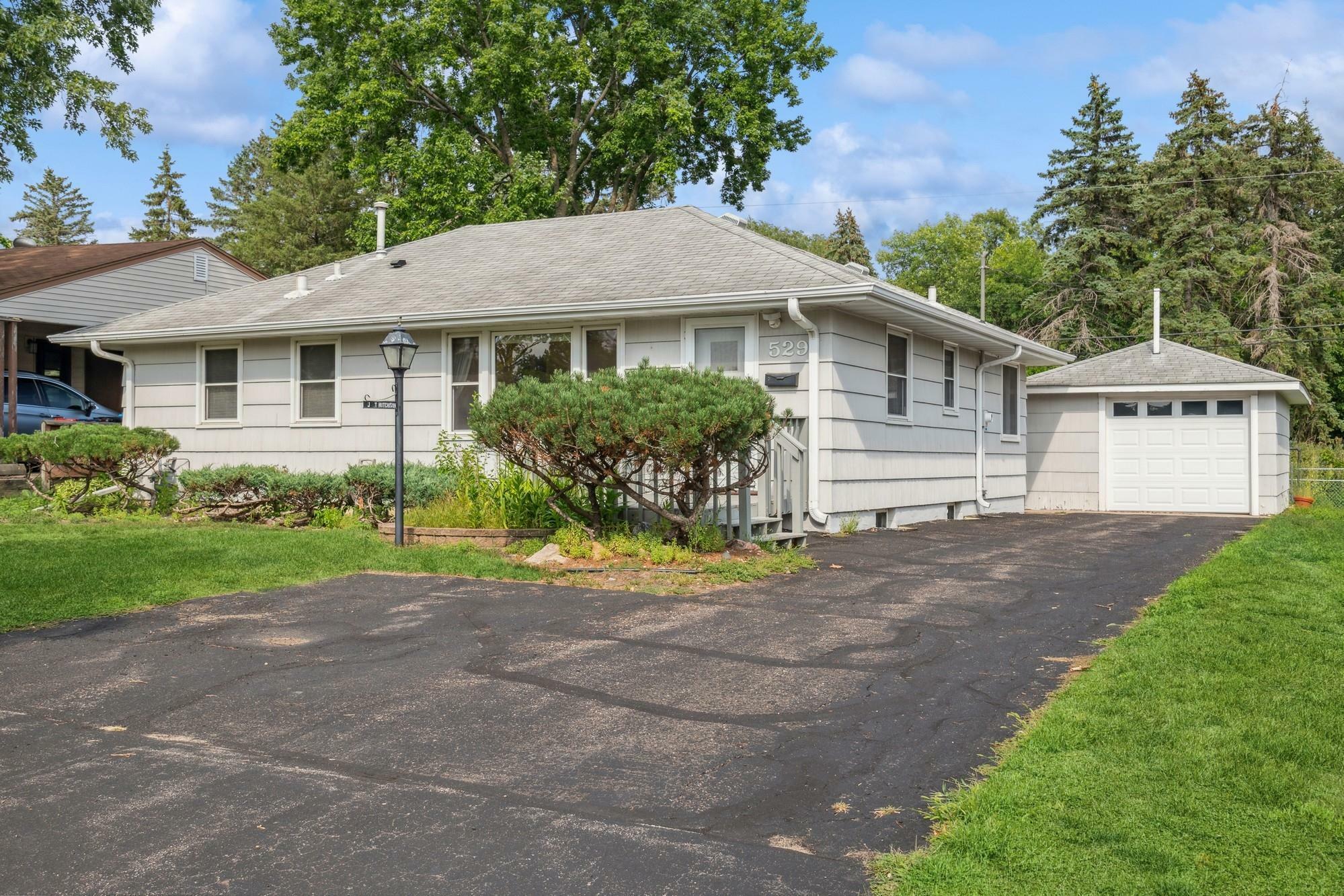 Property Photo:  529 Park Valley Drive E  MN 55343 