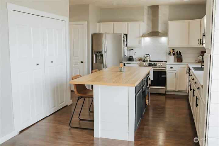 Property Photo:  1612 E Truman Dr  WA 98837 