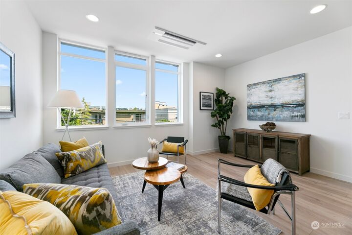 Property Photo: 1017 A 6th Avenue N WA 98109