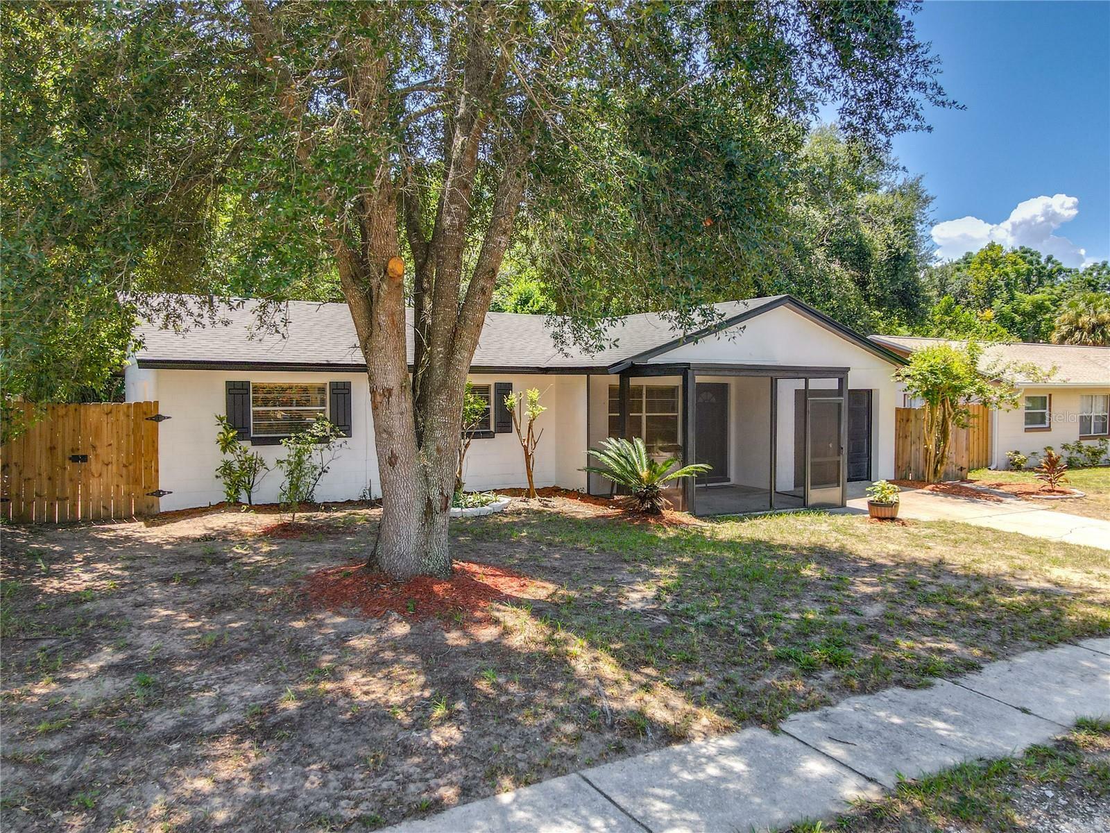 Property Photo:  20 E Hammon Drive  FL 32703 