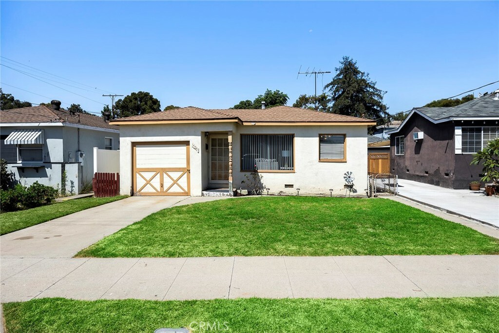 Property Photo:  1707 Van Tress Ave  CA 90744 