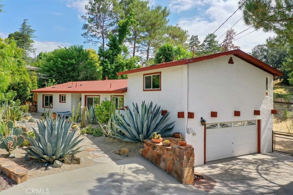 Property Photo:  7465 Cortina Avenue  CA 93422 