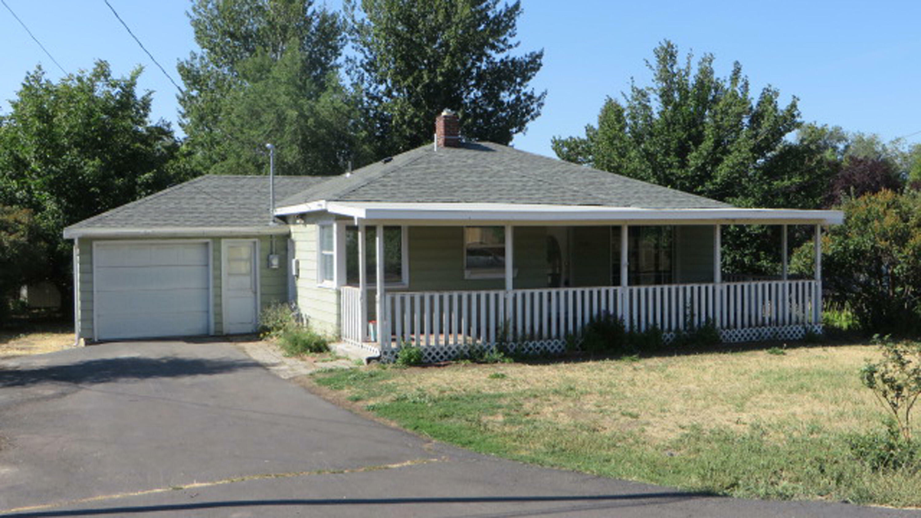 5040 Bryant Avenue  Klamath Falls OR 97603 photo