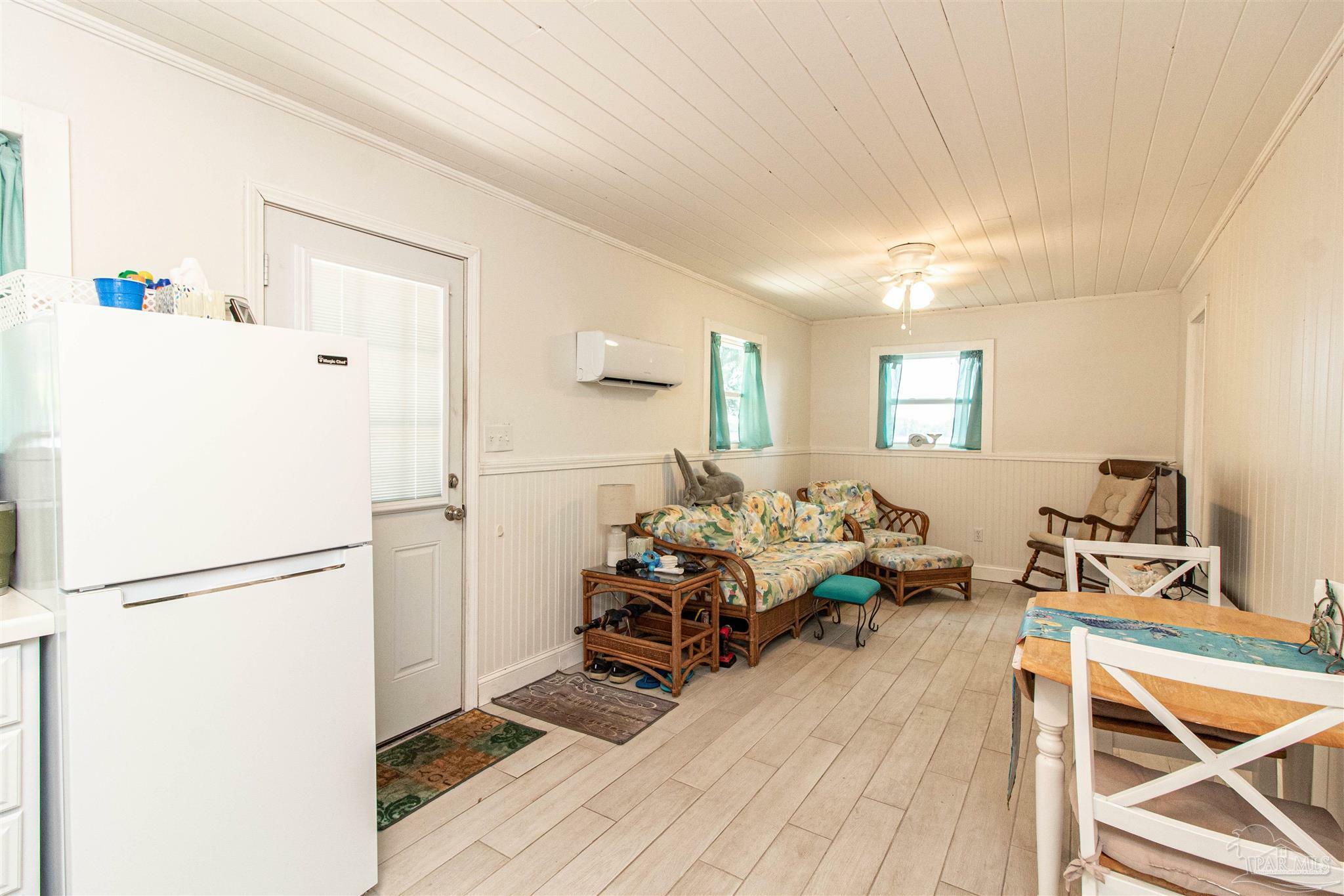 Property Photo: 2931 Holley Point Rd FL 32566