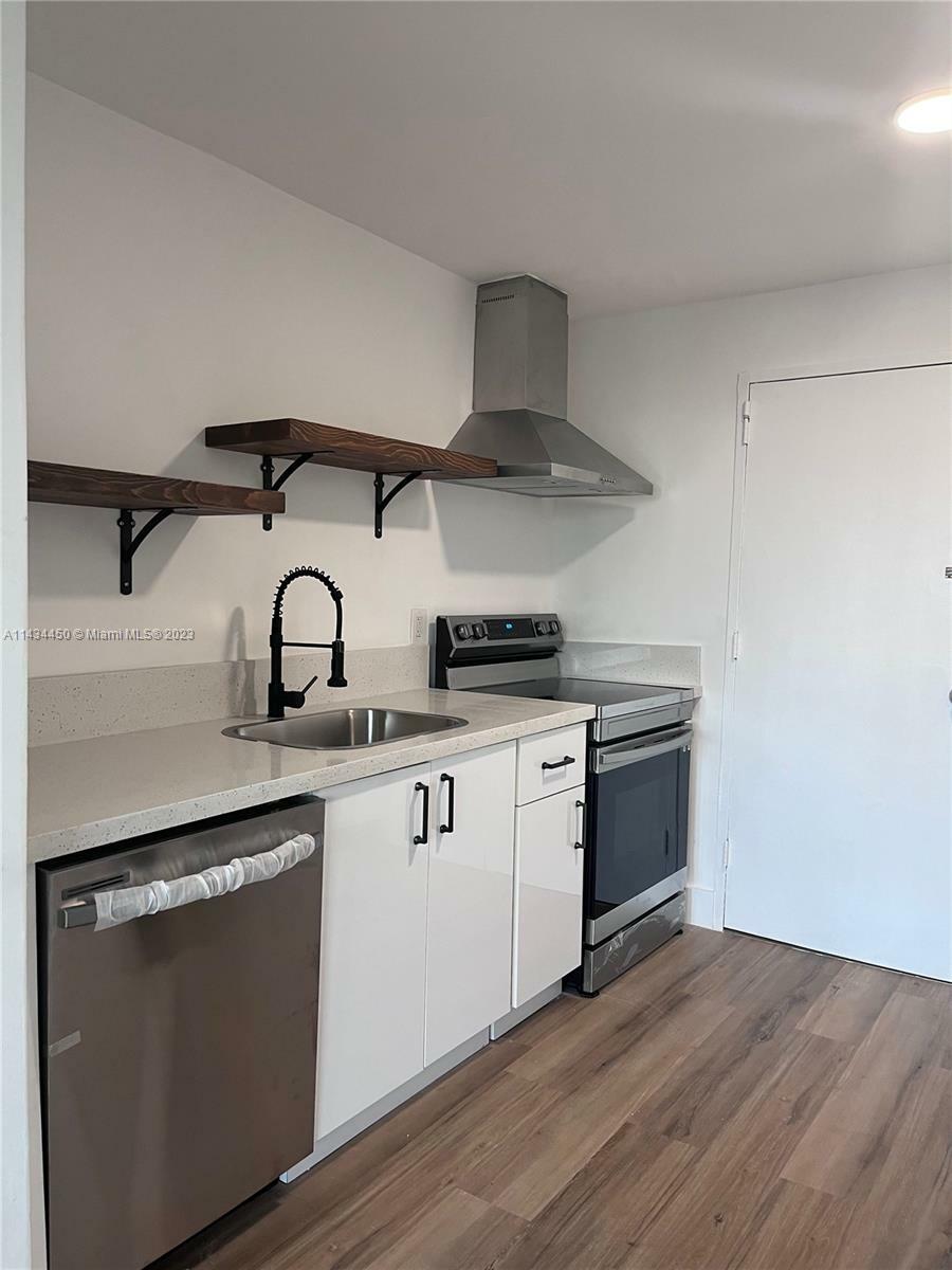 Property Photo: 9800 W Bay Harbor Dr 705 FL 33154