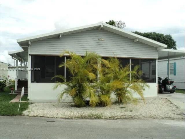Property Photo:  3240 SW 50th Ter  FL 33314 