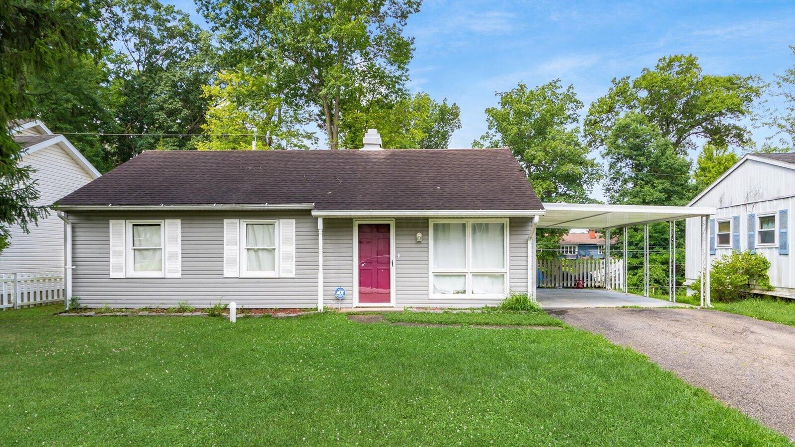 Property Photo: 2609 Vinsel Drive OH 43701
