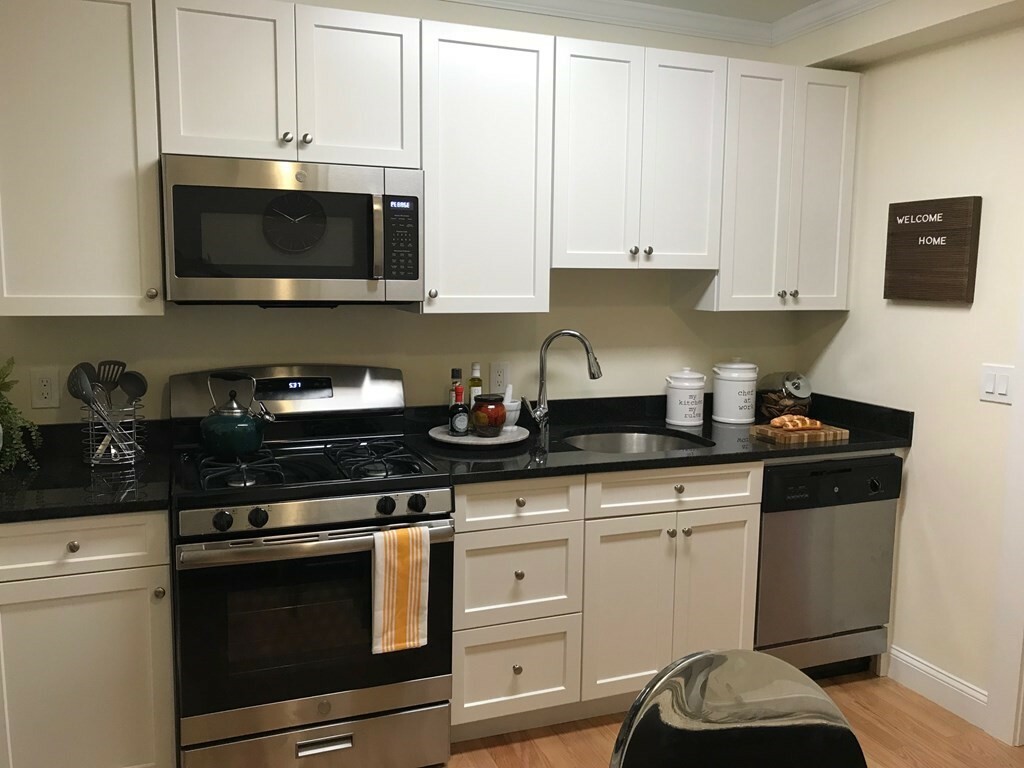 219 Commonwealth Ave 12  Boston MA 02467 photo