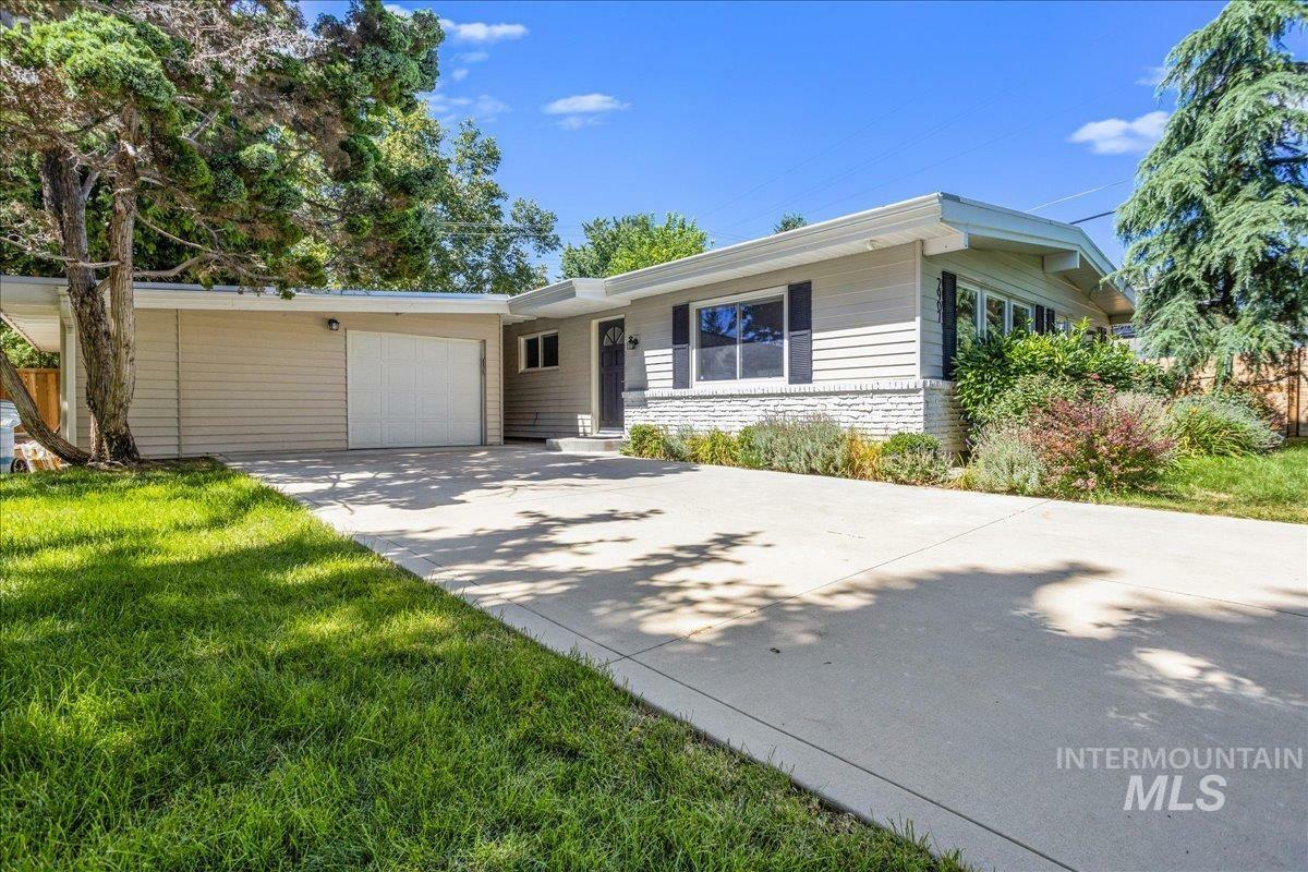Property Photo: 2907 N Crane Creek Rd ID 83702