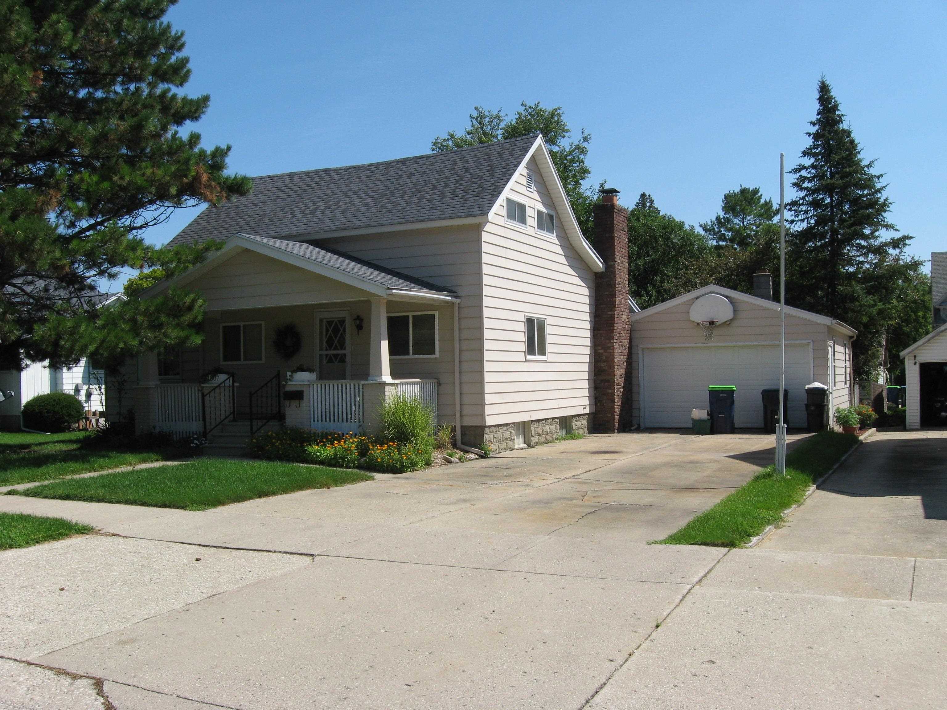 Property Photo:  1807 S Erie  MI 48706 