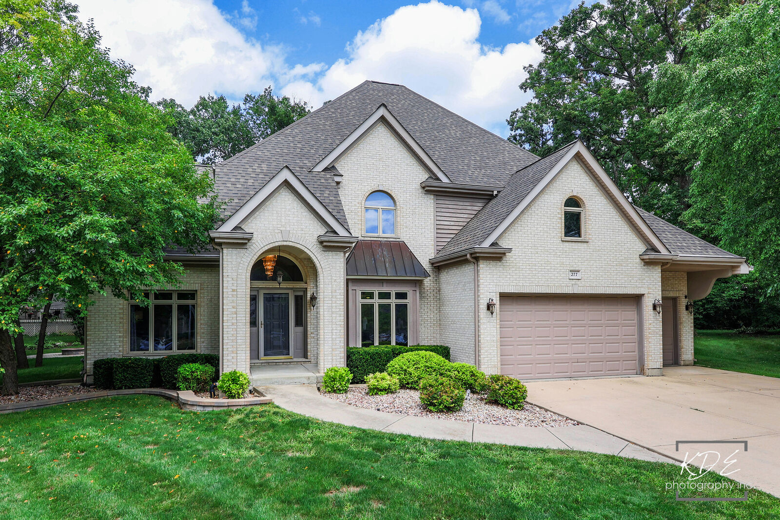 Property Photo:  277 Long Oak Drive  IL 60185 