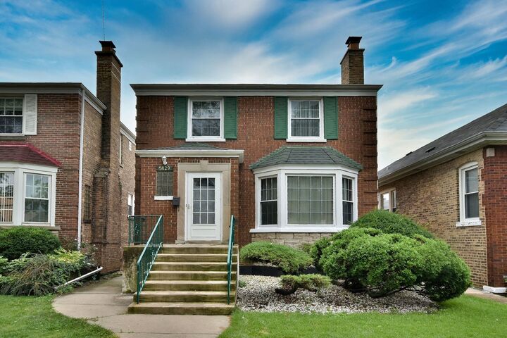 5829 W Eastwood Avenue  Chicago IL 60630 photo