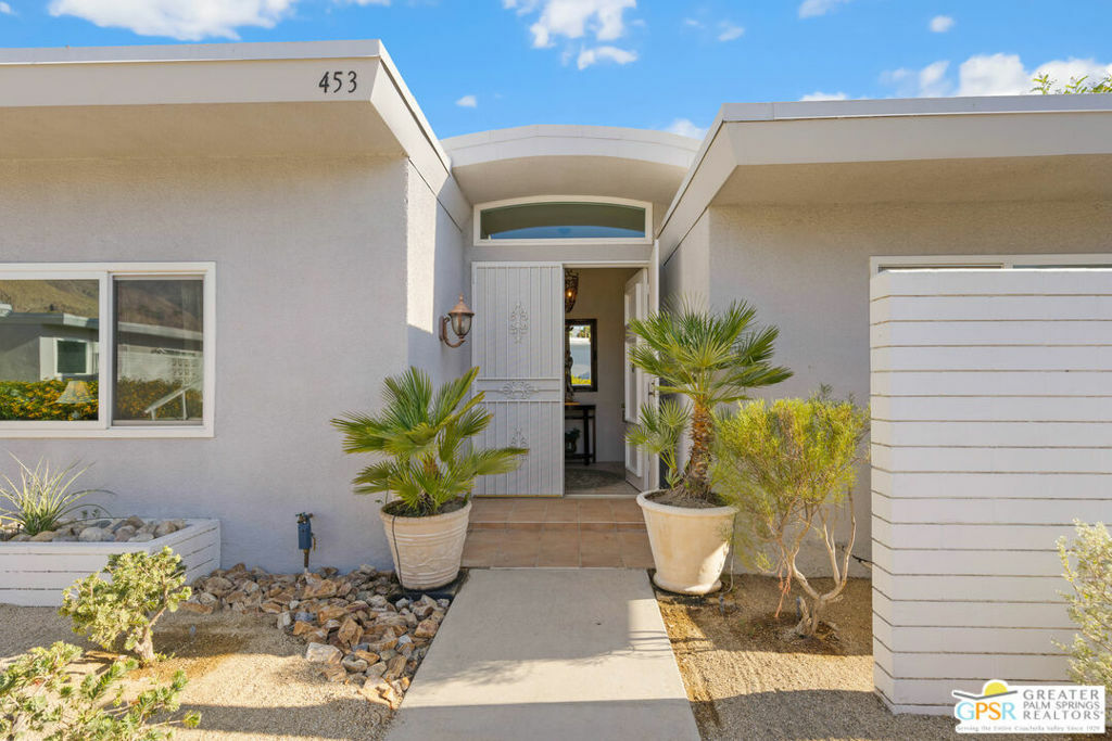 Property Photo: 453 E Avenida Granada CA 92264
