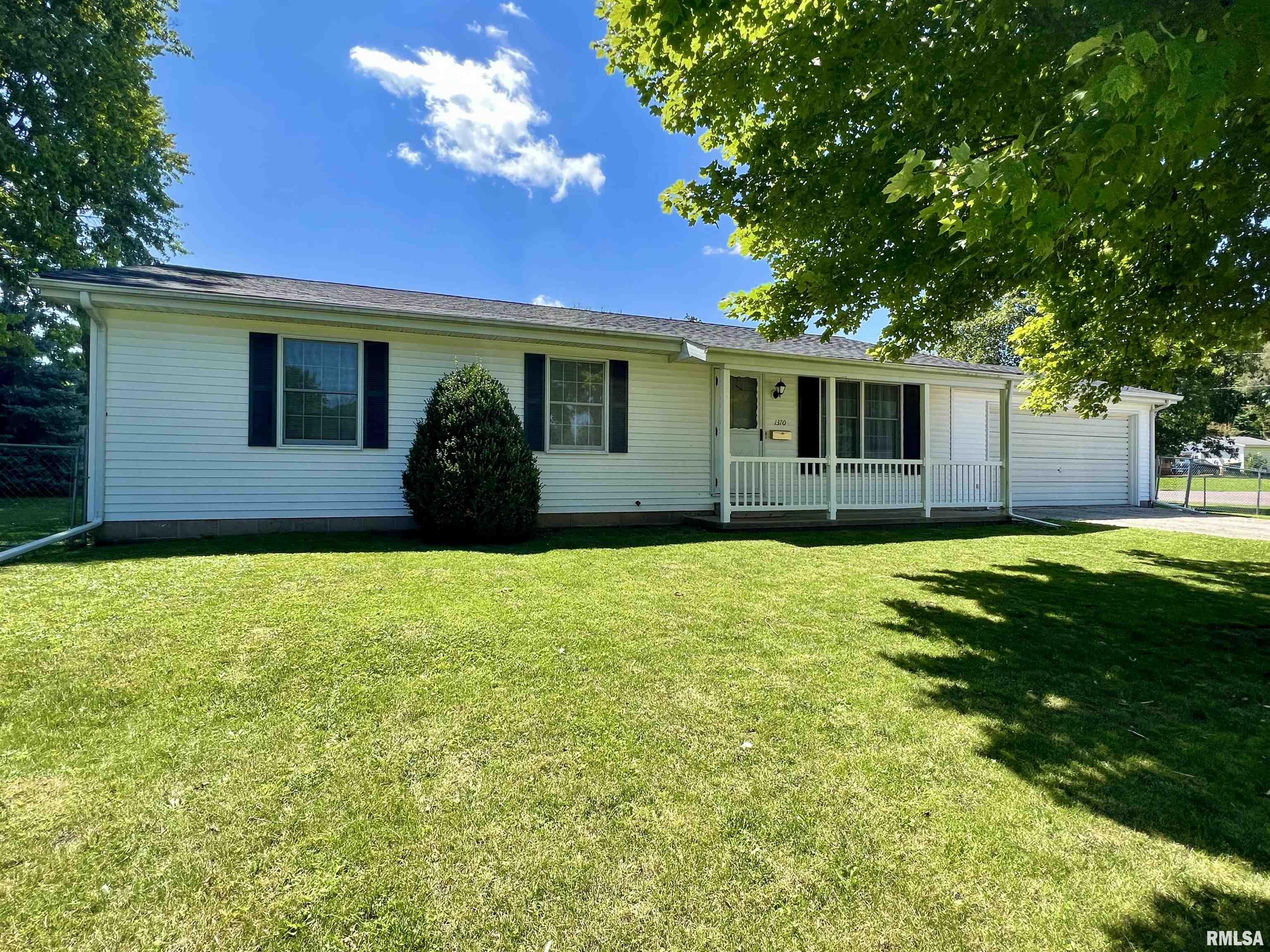 Property Photo: 1370 W North Street IL 61401