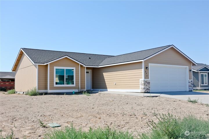Property Photo:  852 E Cascade Street  WA 99344 