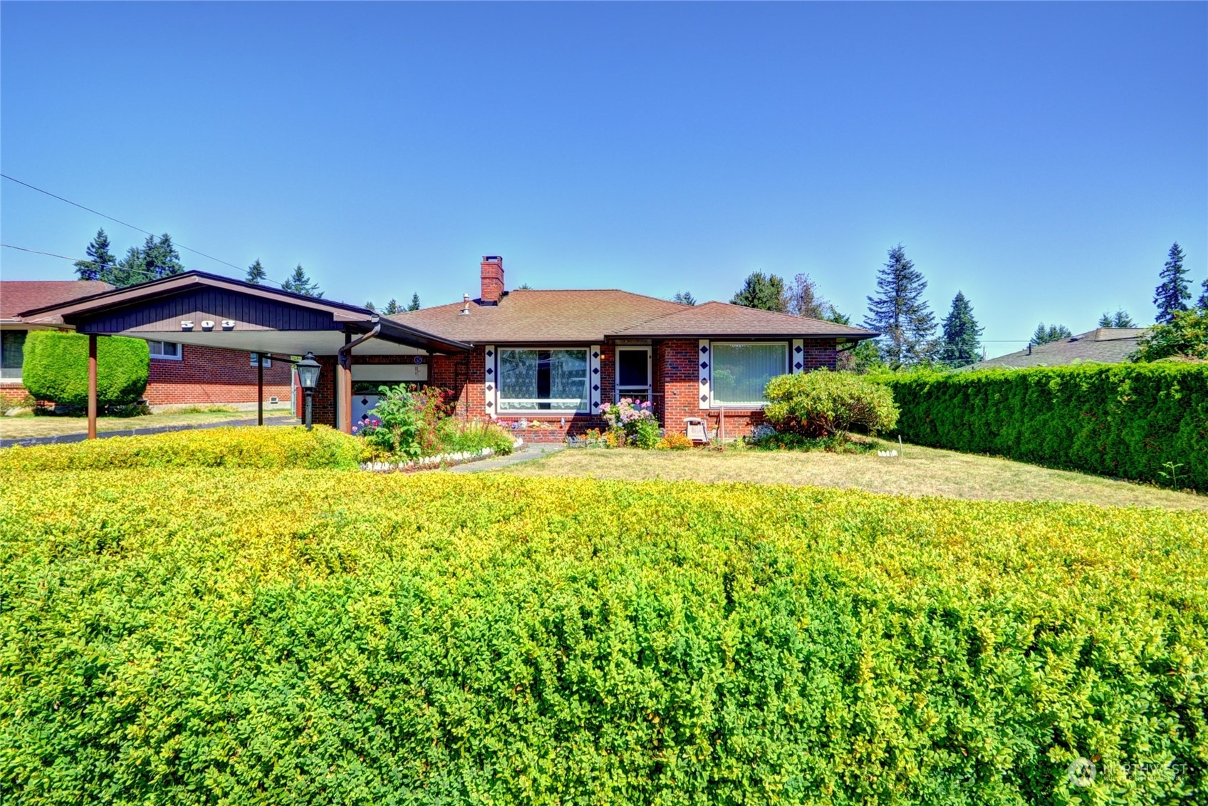 Property Photo:  503 Rose Way  WA 98203 