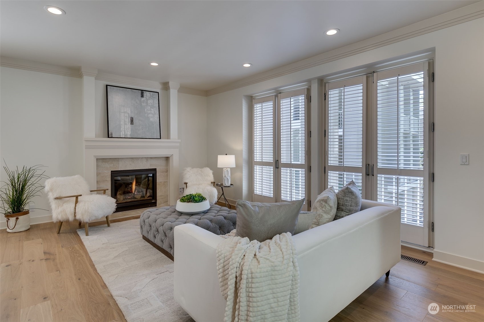 Property Photo: 616 Bellevue Way SE WA 98004